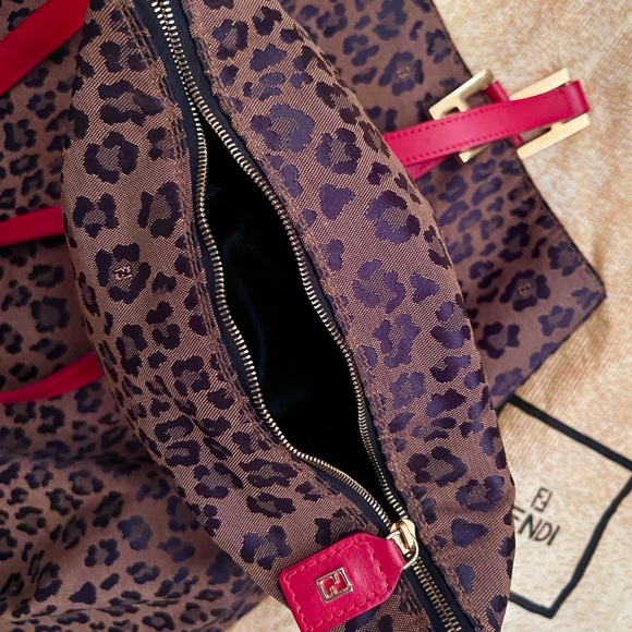 Authentic Vintage FENDI 3 piece set! Mint Condition! Leopard tote, cosmetic bags - Picture 3 of 10